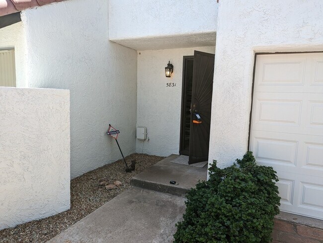 Building Photo - 5831 N 8th Pl