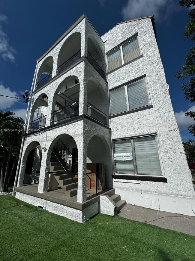 Foto del edificio - 444 Ponce de Leon Blvd
