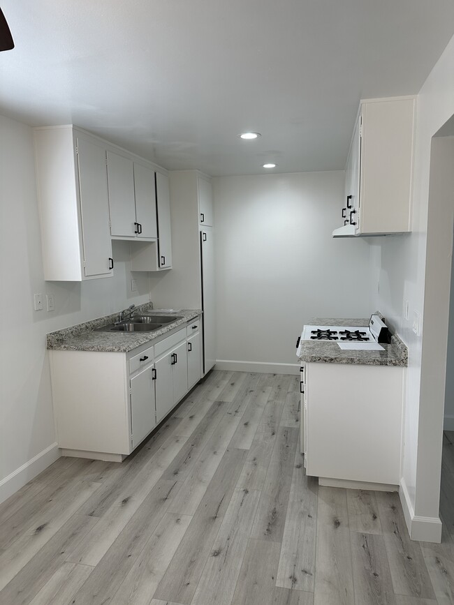 Building Photo - 3020-4 Quartz Lane