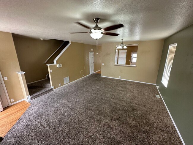 Foto del edificio - Beautiful 3 Bed/2.5 Bath Townhome at Bluff...