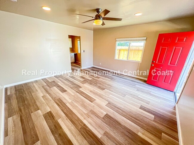 Building Photo - AVAILABLE JANUARY - 1 Bedroom / 1 Bath Ata...