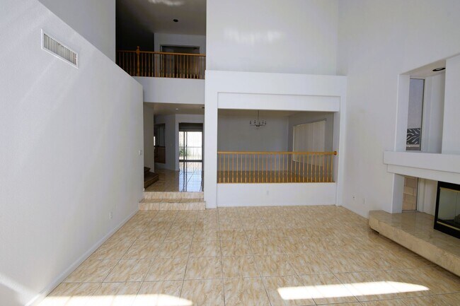 Foto del edificio - HUGE LOFT + 5 BEDROOMS IN SE