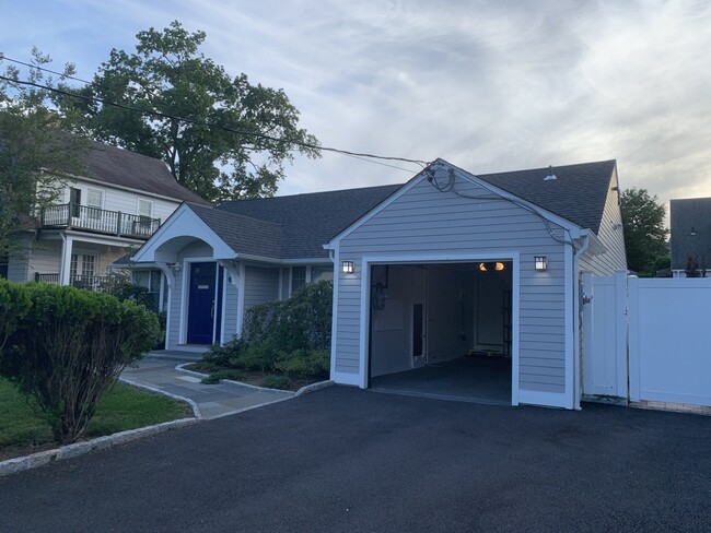 Building Photo - 74 Longview Ave
