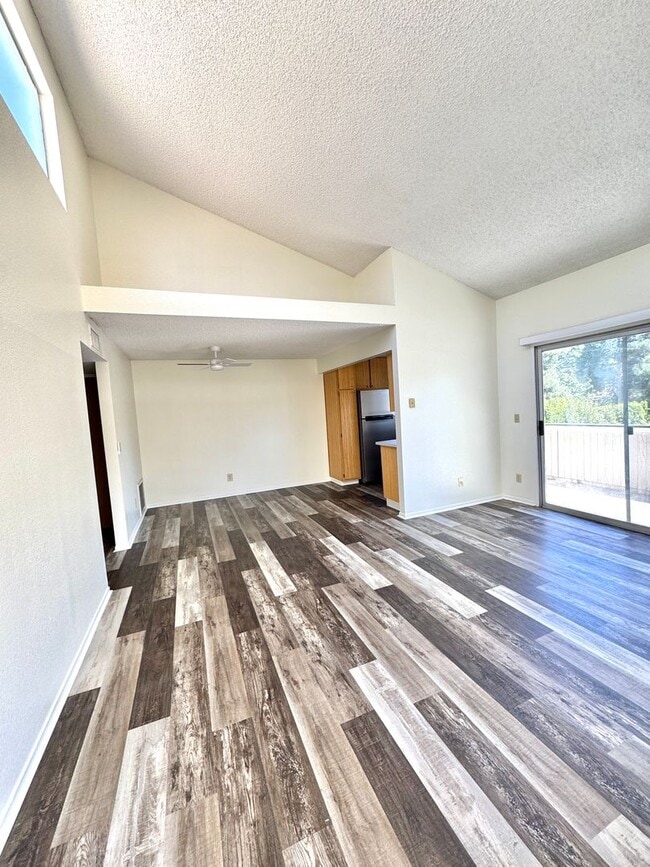 Building Photo - 2519 Sunny Slope Dr