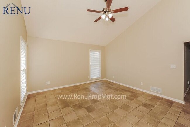 Foto del edificio - Available Now!