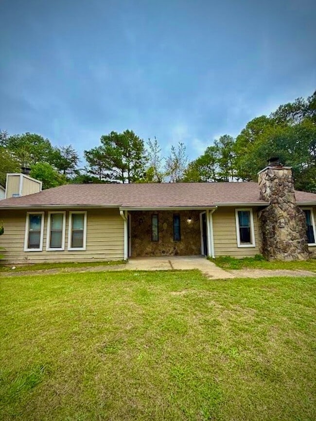 Building Photo - 2930-2932 Lakemont Dr SW