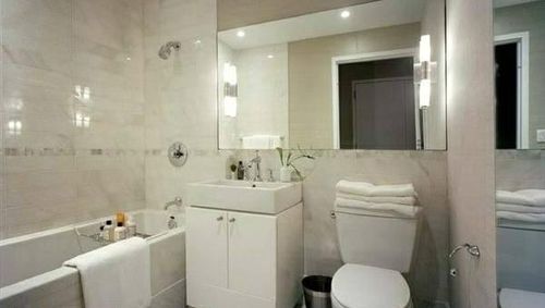 Building Photo - 230 E 24th St