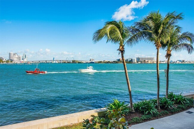 Building Photo - 848 Brickell Key Dr