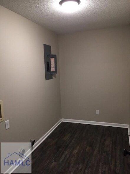 Foto del edificio - 380 Howard Rd