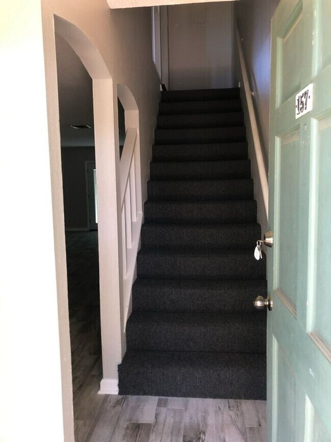Foto del edificio - 2bedrooms Available June 2025 in Palms West