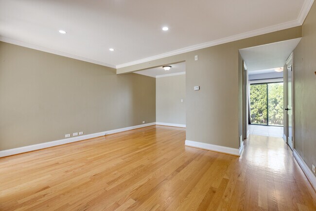 Foto del edificio - 740 Lakeview Point