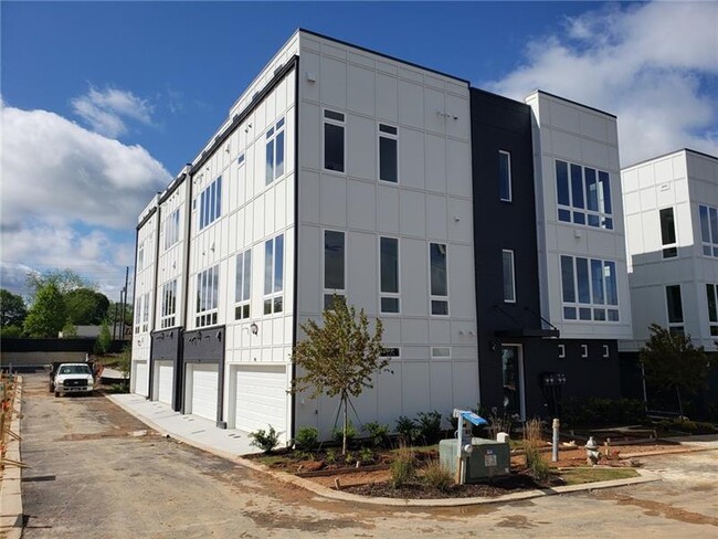 Building Photo - 708 Banton Dr NW