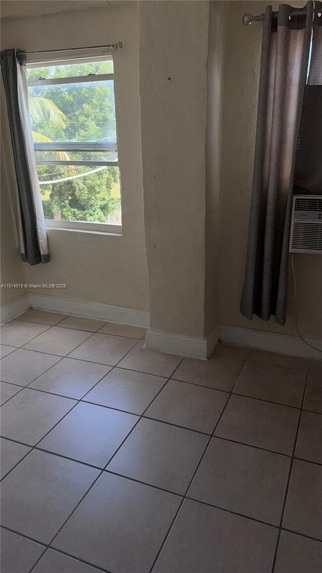 Foto del edificio - 2608 SW 8th St