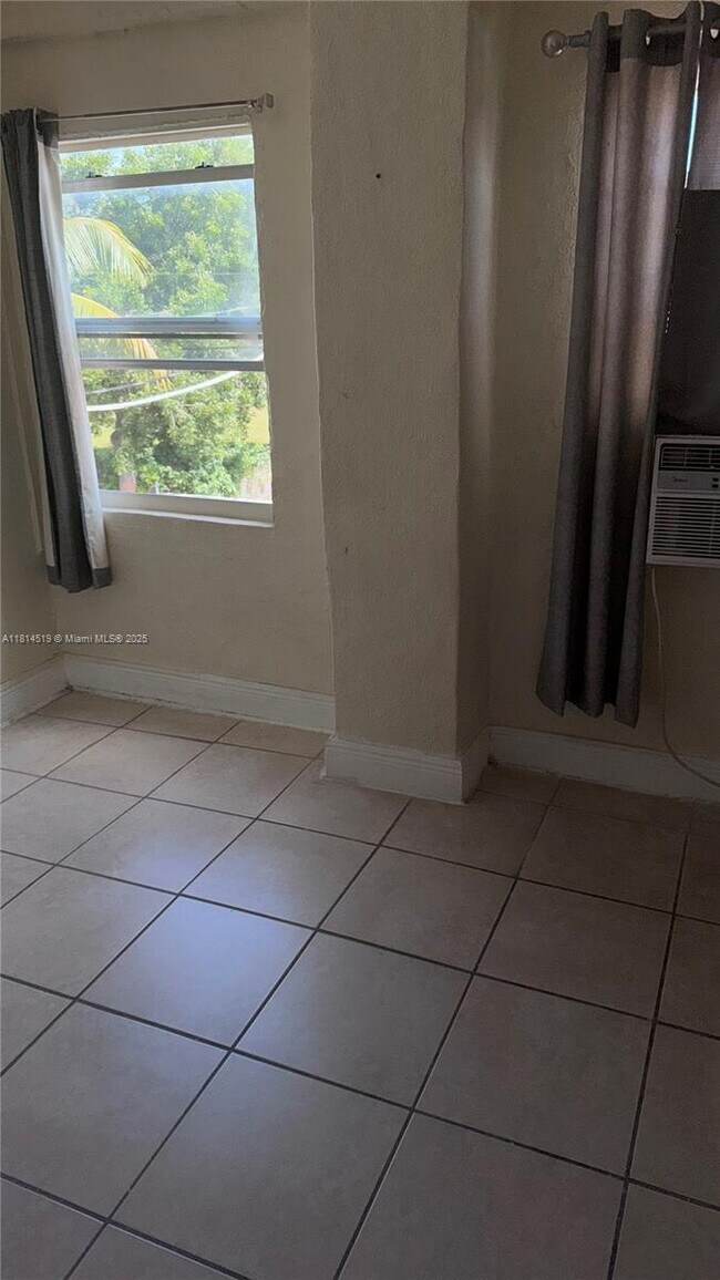 Foto del edificio - 2614 SW 8th St