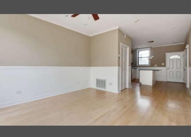 Building Photo - 1538 N Maplewood Ave