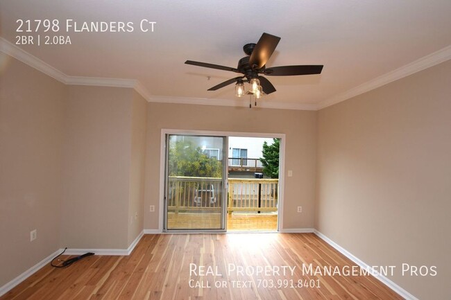 Building Photo - Charming 2 Bedroom, 2 Bath Townhouse For R...