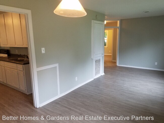 Building Photo - 4 br, 1 bath House - 2451 Yates Dr