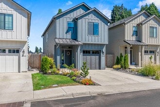 Building Photo - 10001 NE 44th Ct