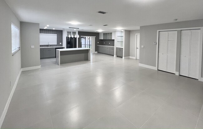 Photo - 240 SE 7th St (Dania Beach, FL) House