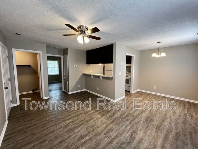 Building Photo - 1429 Ireland Dr