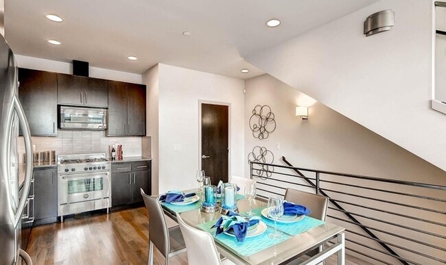 Building Photo - Ballard Townhouse