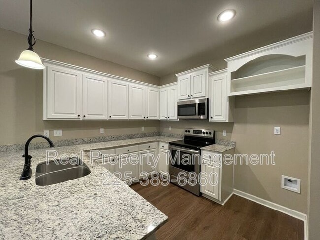 Building Photo - 17414 Berkshire Dr
