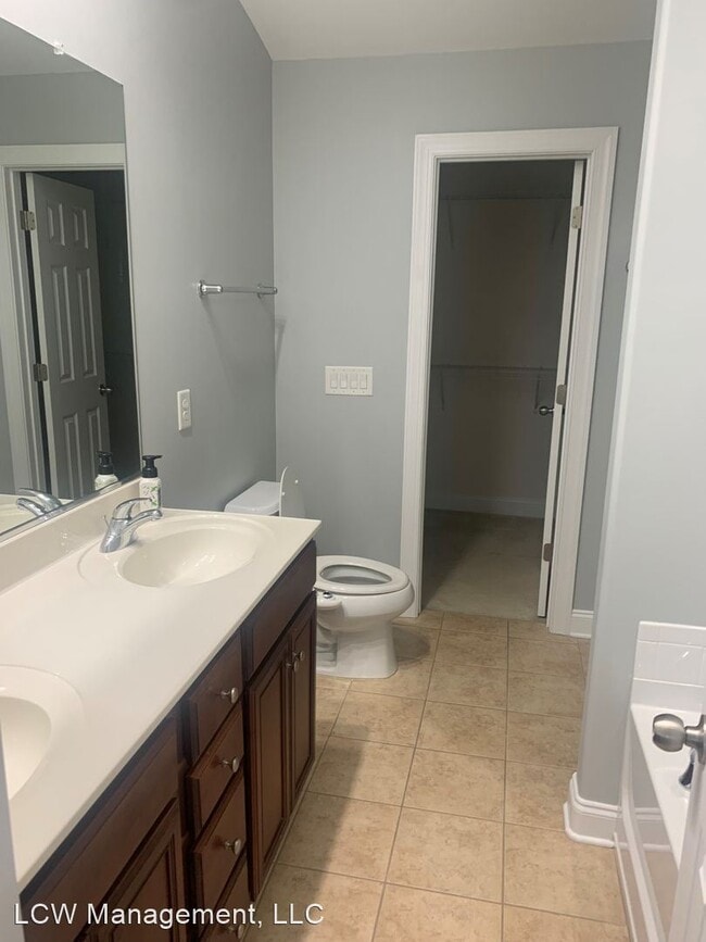 Building Photo - 3 br, 2.5 bath House - 959 Silverleaf Drive