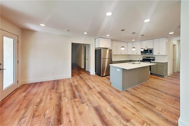 Building Photo - 360 Simpson Terrace NW