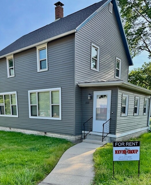 Building Photo - 505 E Oak St