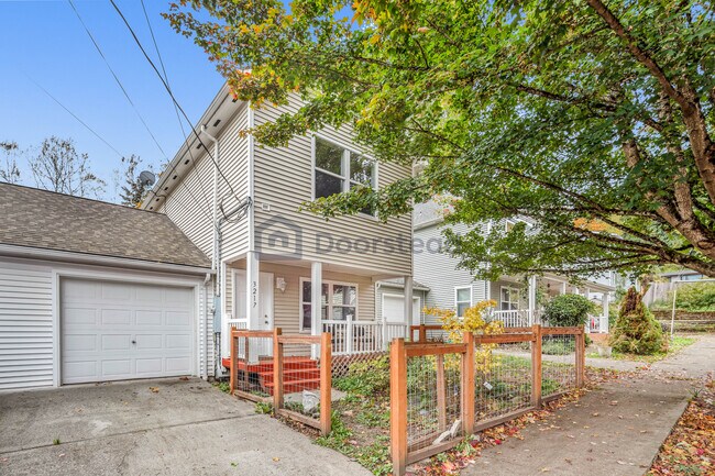 Building Photo - 3217 S Juneau St