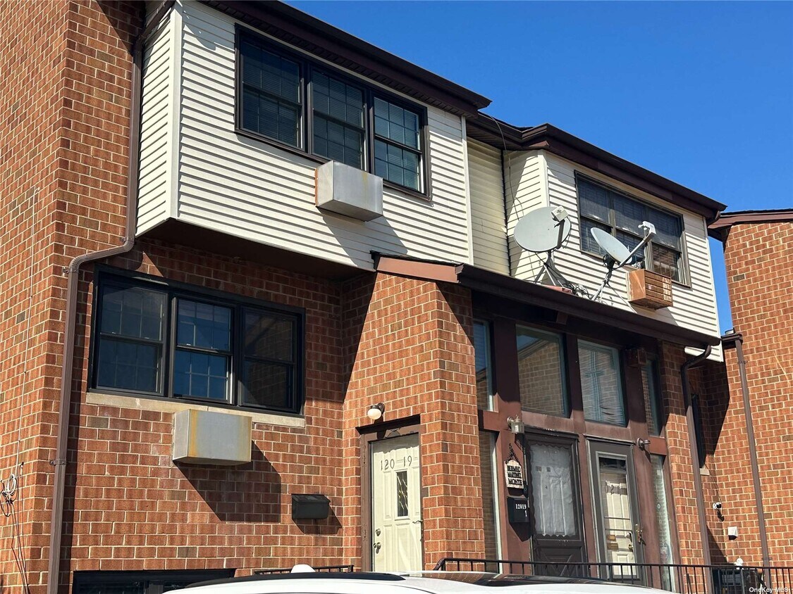 Primary Photo - 120-19 Cove Ct