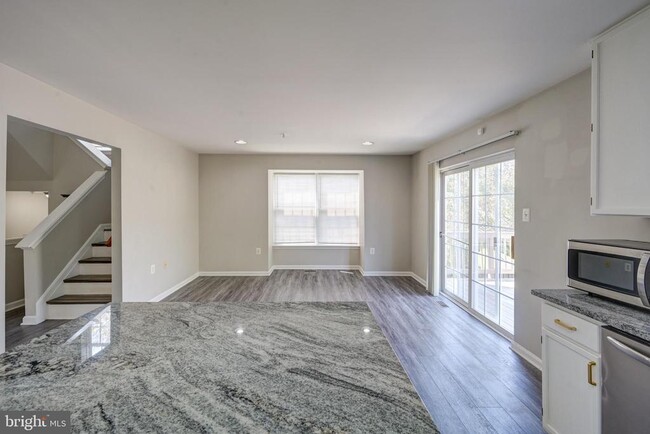 Foto del edificio - 4624 Kings Mill Way