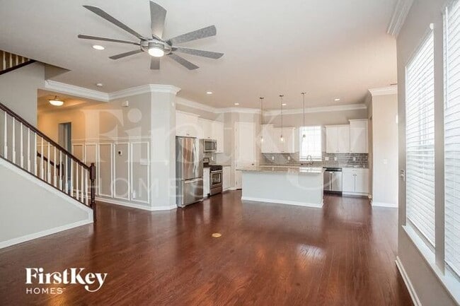 Building Photo - 10892 Mossy Rock Dr