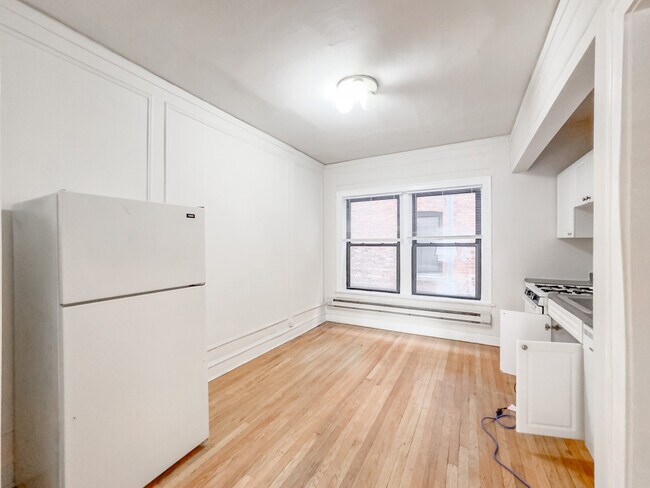 Building Photo - 1031 Dempster St