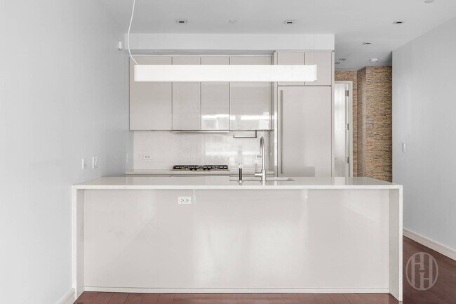 Foto del edificio - 300 E 23rd St