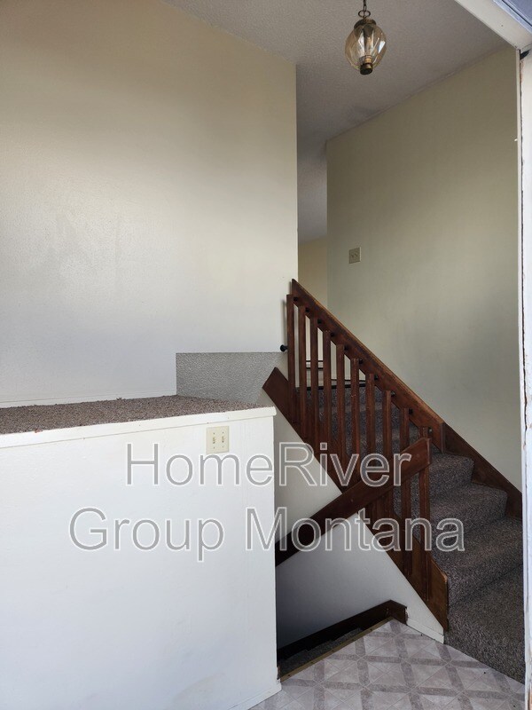 Building Photo - 2325 W Foothills Dr