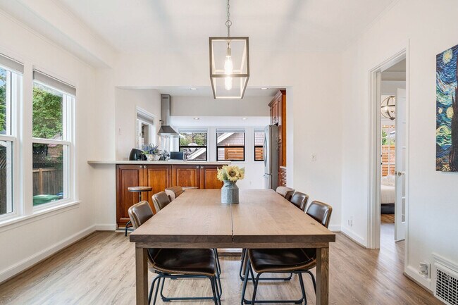 Foto del edificio - 2402 7th Ave W