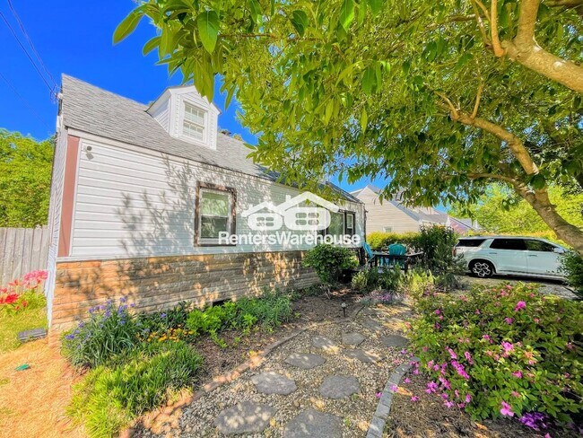 Foto del edificio - 8455 Radnor Rd