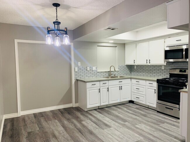 Building Photo - 16060 Village Dr