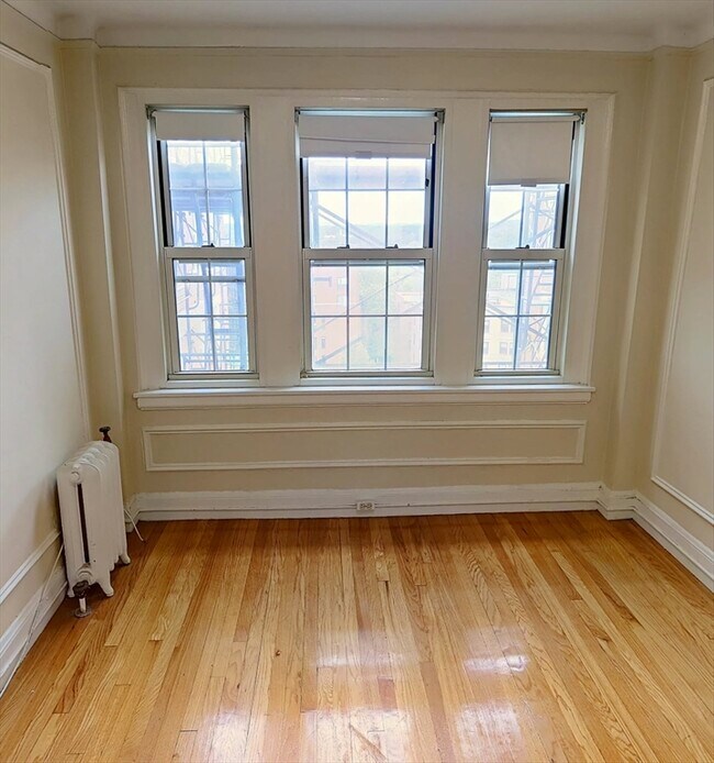 Foto del edificio - 1370 Beacon St