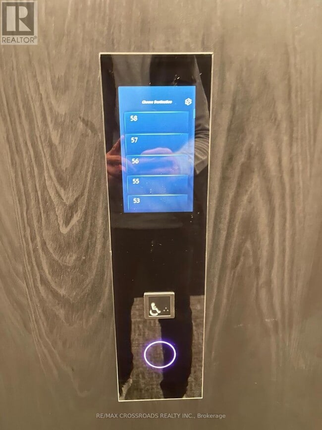 Building Photo - 88 Queen St E