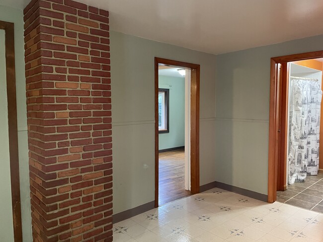 Foto del edificio - 984 E Pleasant St