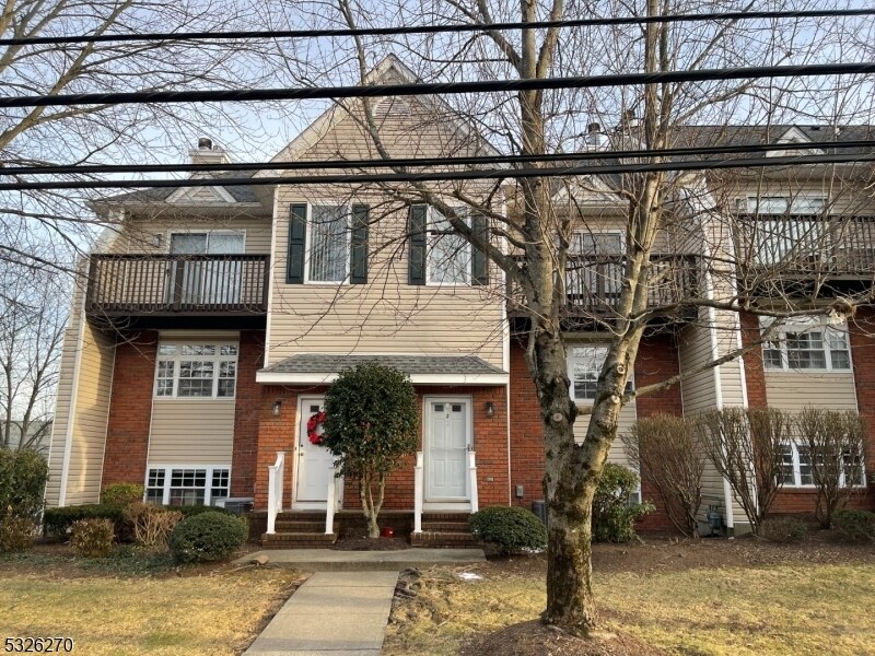 Primary Photo - 2 Castle Dr