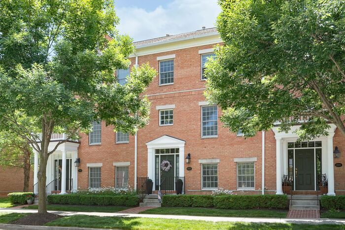 Primary Photo - Beautiful 3 Bed Townhome In the Heart Of V...