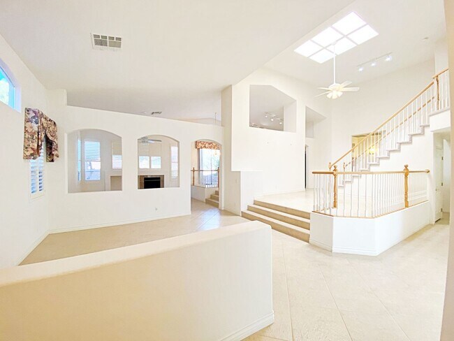 Building Photo - 4 BEDROOM HOME IN GATED SUMMERLIN COMMUNITY