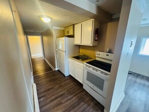 Building Photo - 321 W Race St