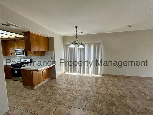 Building Photo - Charming 3 Bed/2 Bath NW Bakersfield Home ...