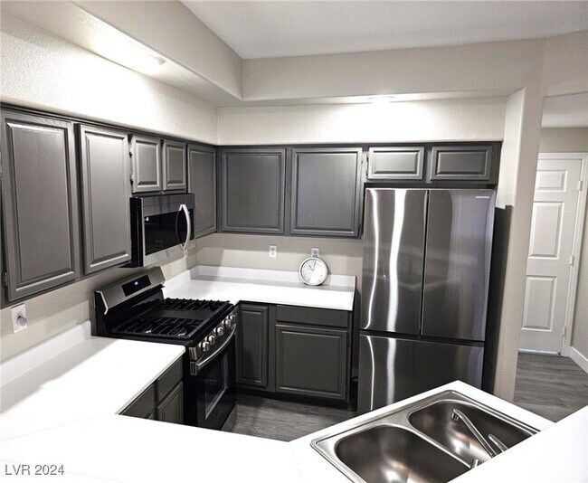 Building Photo - 376 Sunward Dr