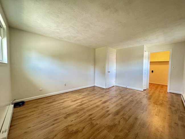 Building Photo - 96 Fountain Ln