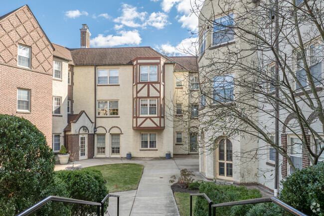 Building Photo - Merion Manor
